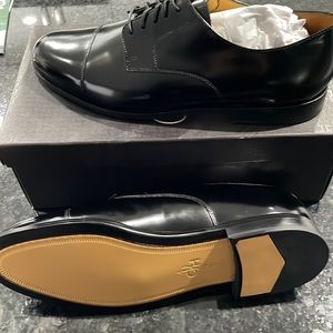 Mens Cole Haan dress shoes in black. Style cap toe Caldwell